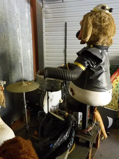 Rock-afire Explosion animatronic show, associated with inventor Aaron Fechter