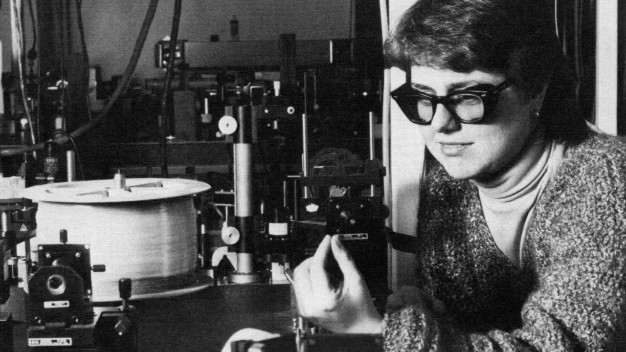 Chirped-pulse amplification laser system, associated with inventor Donna Strickland