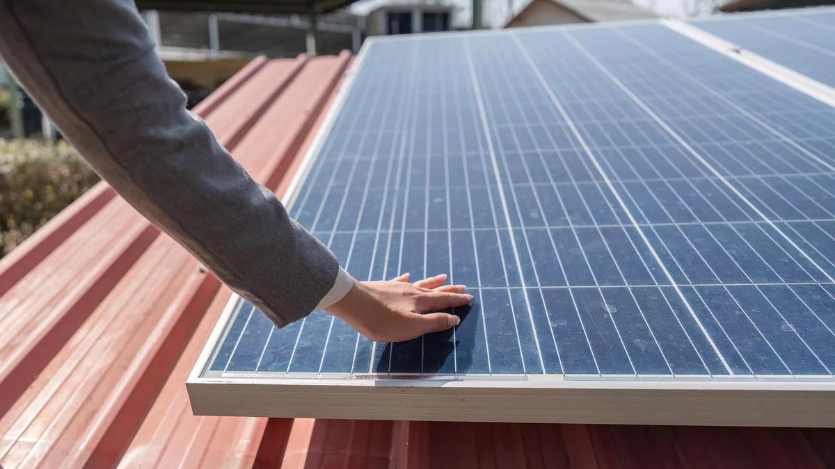 Solar solution: making solar cell production easier and cheaper, associated with inventor Jörg Horzel