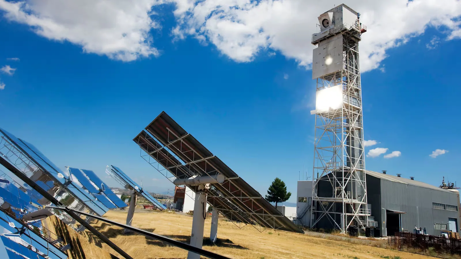 Solar-driven green-hydrogen reactor, associated with inventor Johan Martens