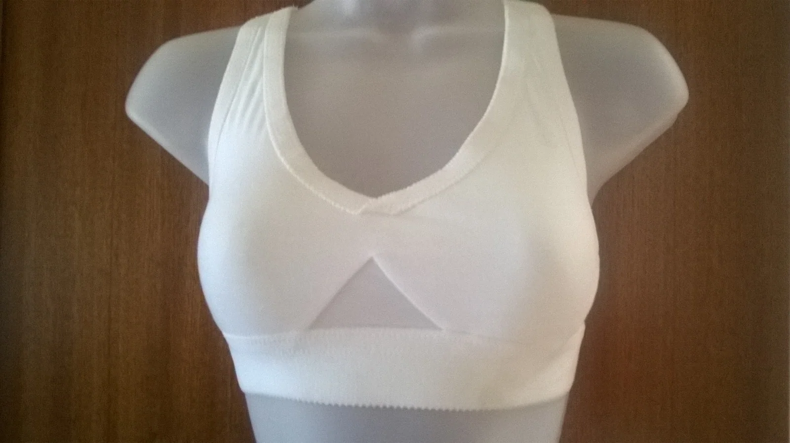 Jogbra sports bra, associated with inventor Polly Smith