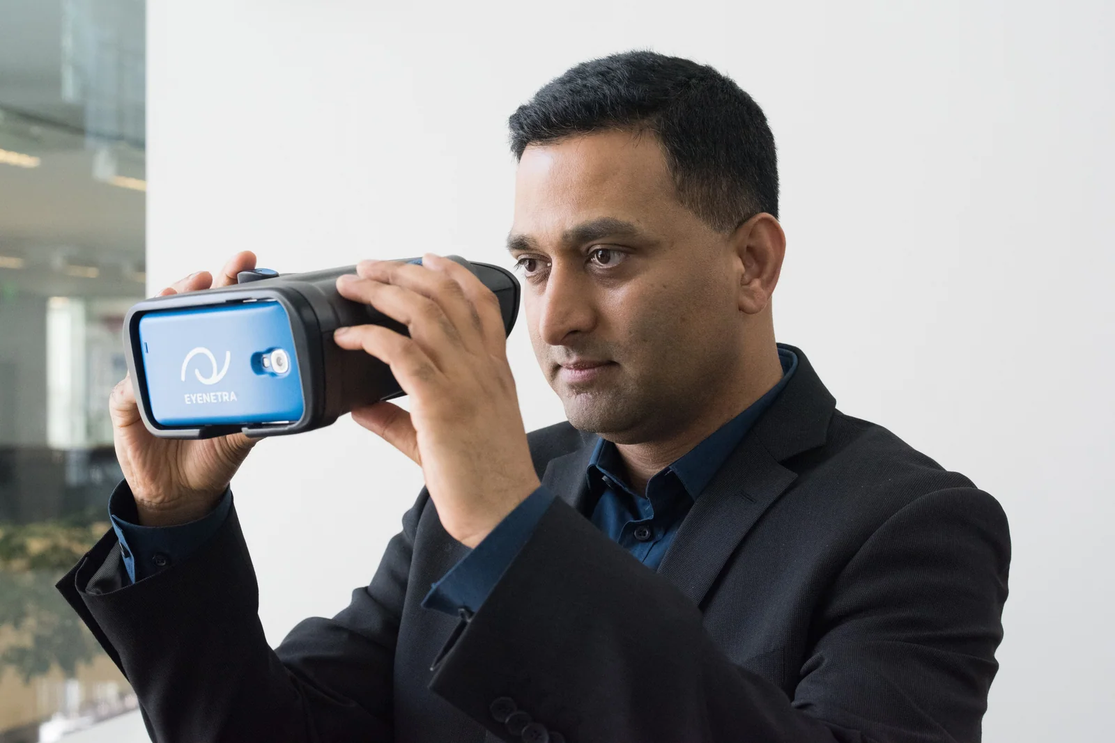 NETRA smartphone eye-test headset, associated with inventor Ramesh Raskar