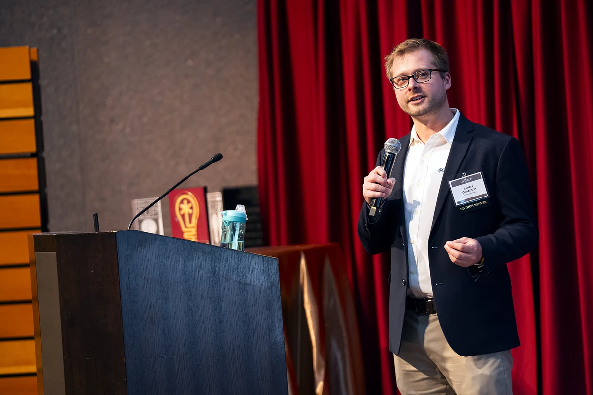 Anders Olmanson presenting the REMplenish nozzle at MN Cup
